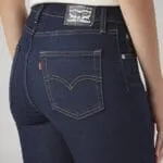 Levi's Women's 725 Flared Fit High Rise Jeans - Image 4